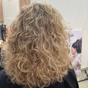 Dolors Innova peluqueria Estilista en Oliva